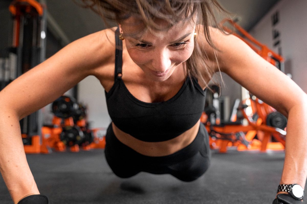 Entrenamiento en piso caucho SBR gimnasio MAMKAM