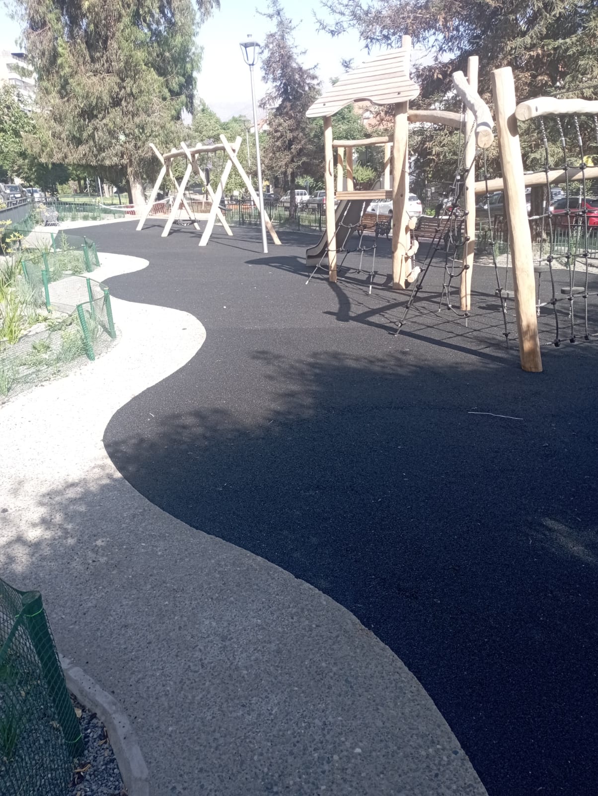 Plaza Alejandro Serani Vitacura 350m2 caucho EPDM MAMKAM